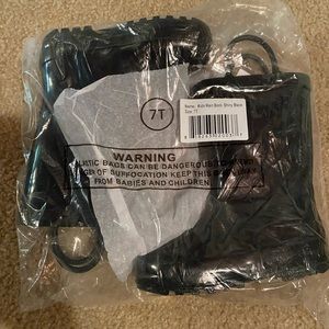 7t toddler rain boots. Lone Cone.